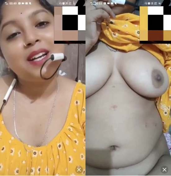 Indian-Desi-bhabhi-sexy-videoi-Shows-her-Big-Juicy-Boobs-on-live-cam.jpg
